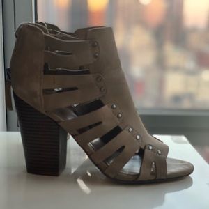 Chic heeled sandals